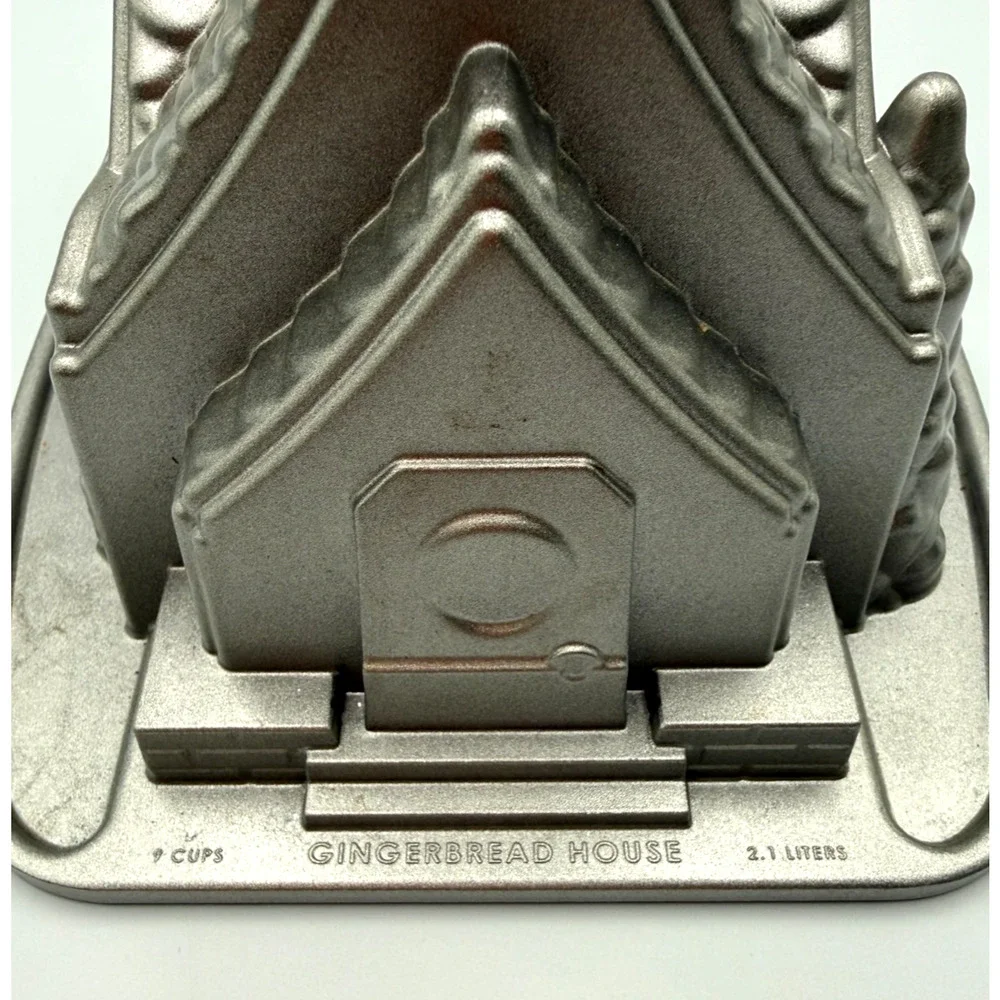 Nordic Ware Gingerbread House Christmas Cottage Cake Mold Bundt Pan 9 Cups